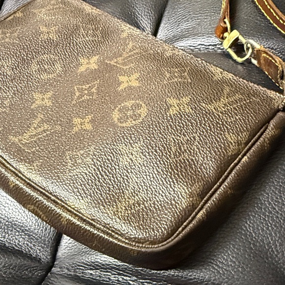 LV Monogram Pochette Crossbody - Picture 3 of 16